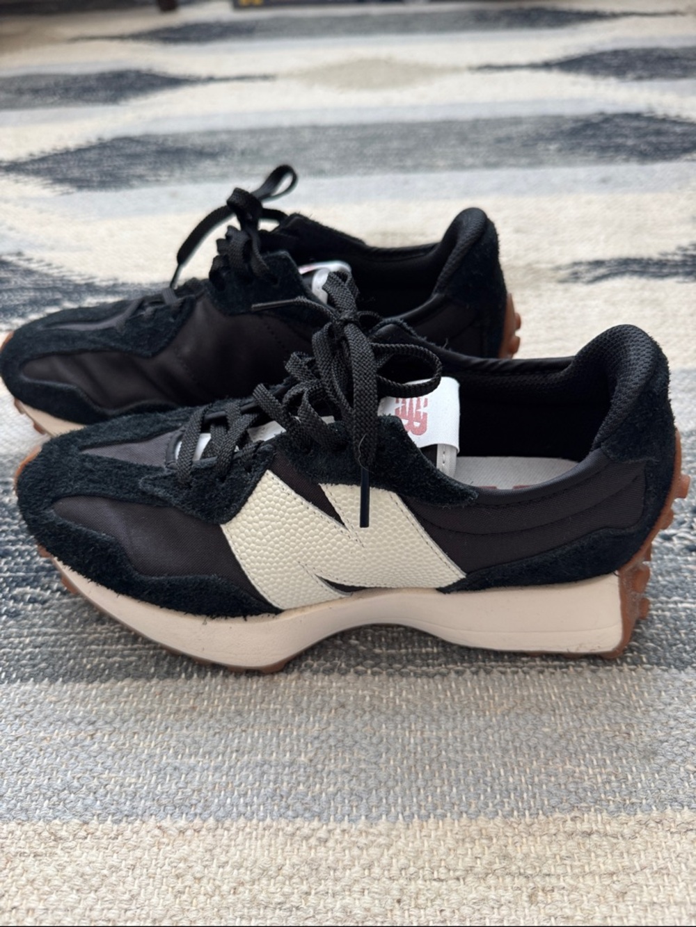 New Balance 327 size W 6.5 Black and white Women's Retro Runner Sneakers